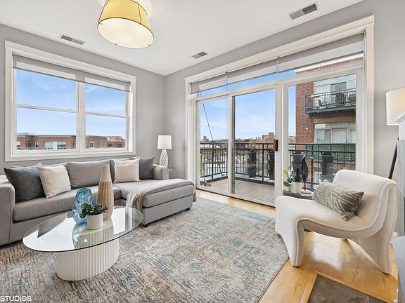 5th image of 2310 W Saint Paul Ave APT 502