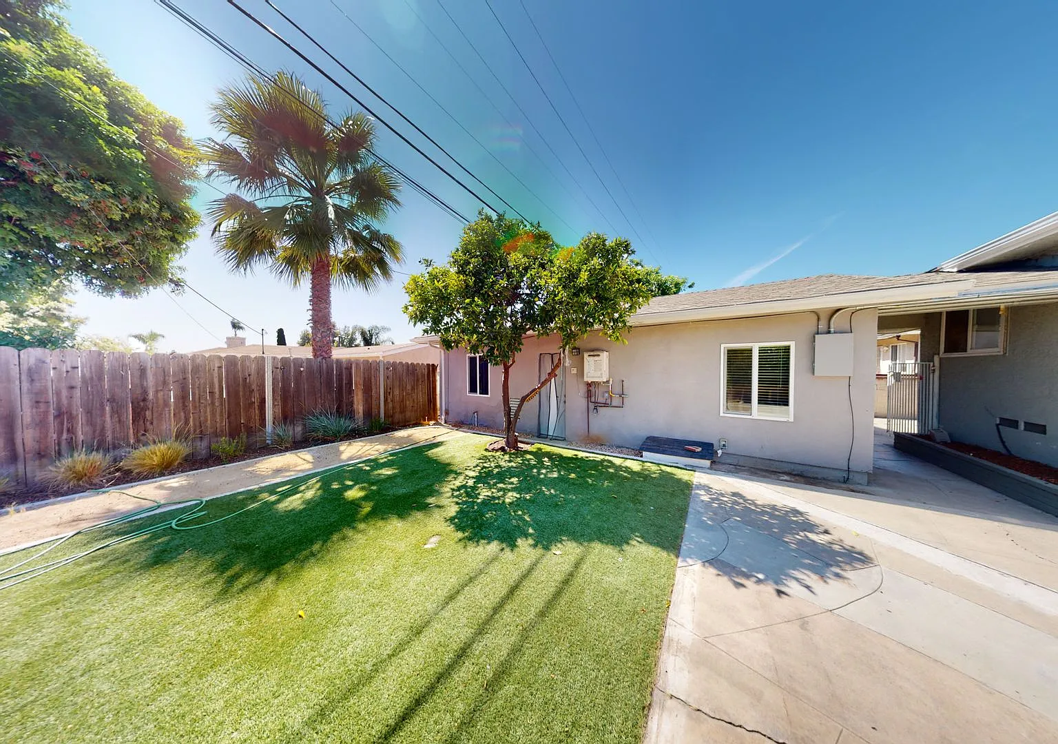 3BD house on Rockford! — Photo 1