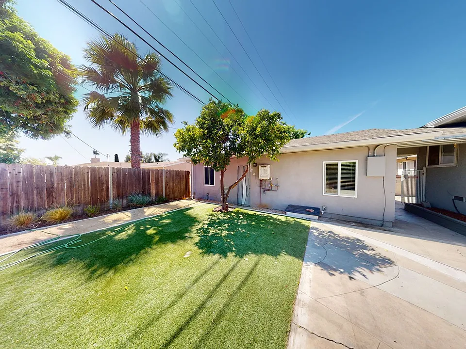 5026 Rockford Dr