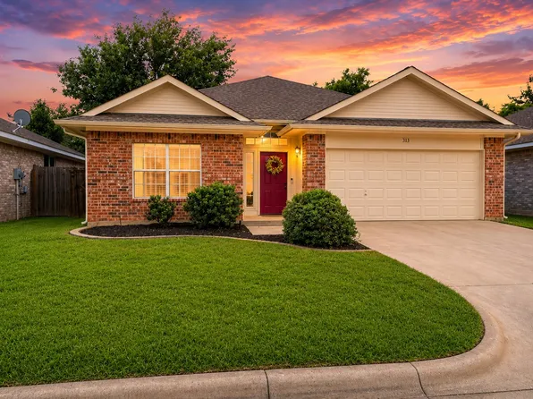 313 Texas Dr, Lake Dallas, TX 75065