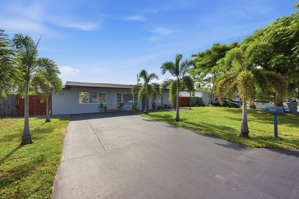 2610 NE 8th Avenue, photo 2
