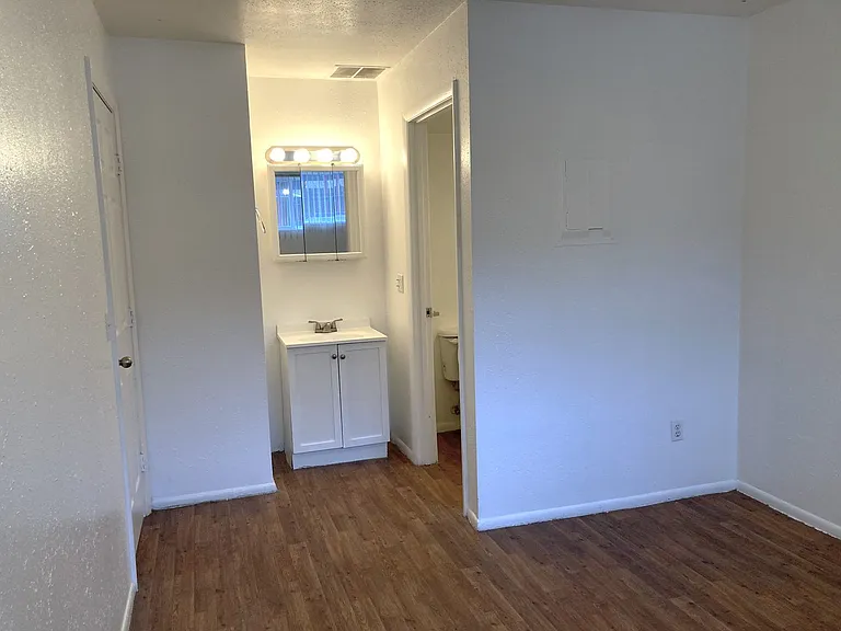 Indigo Apartments — Photo 26