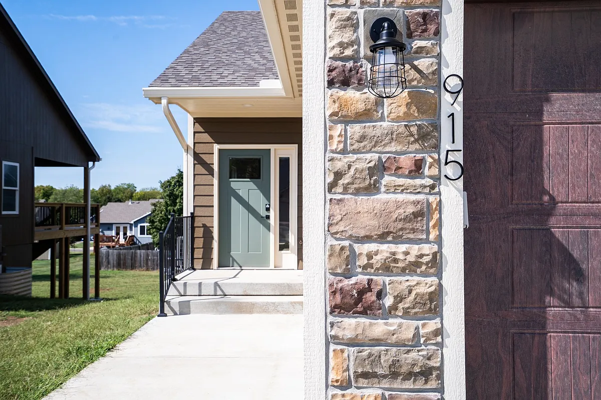 Building Photo - 917 Eagle Ridge Dr