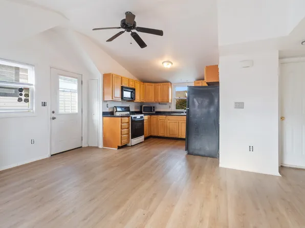 689 2nd Street image 5 of 22