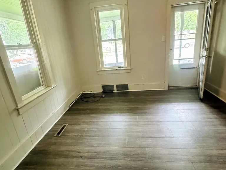 803 N Mulberry St — Photo 8