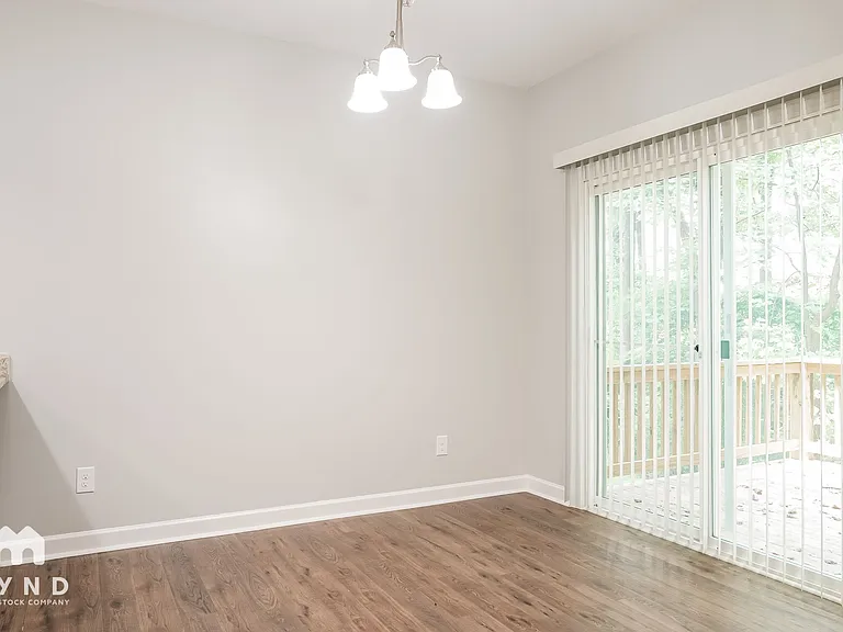 404 Washington St — Photo 9