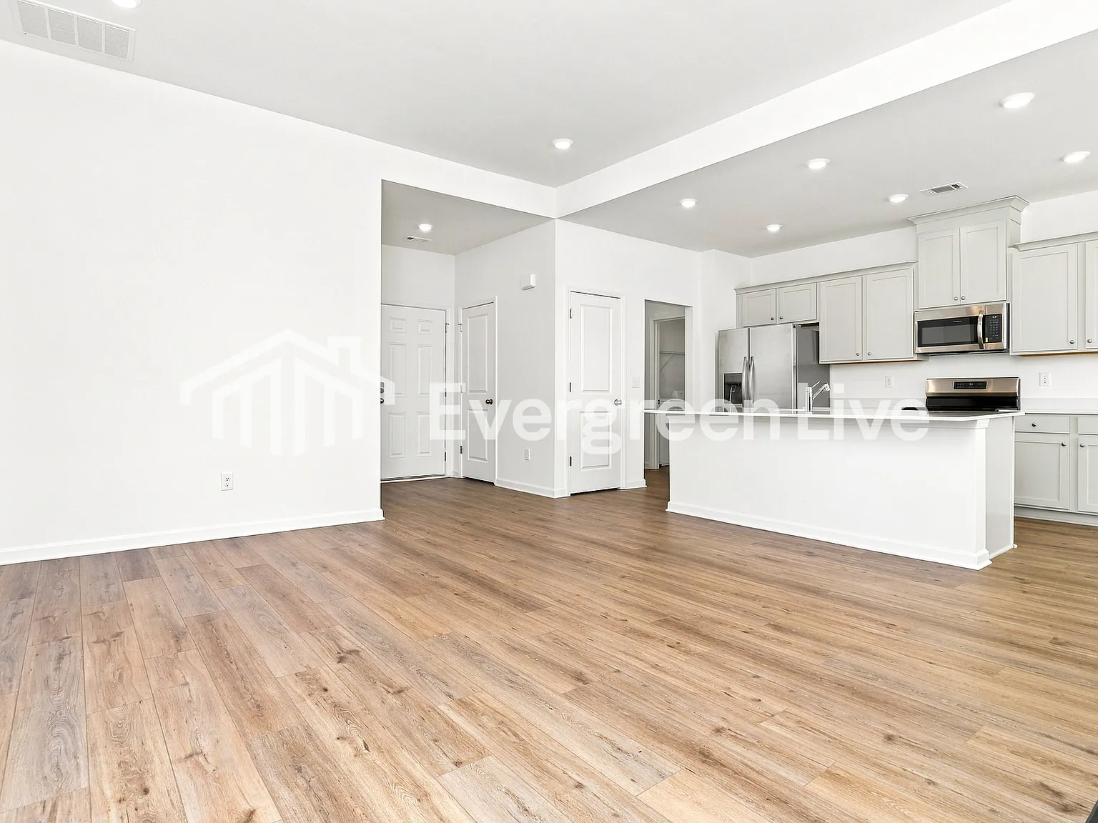 3 bed, 2.0 bath, 1621 sqft, $1,990 — Photo 4
