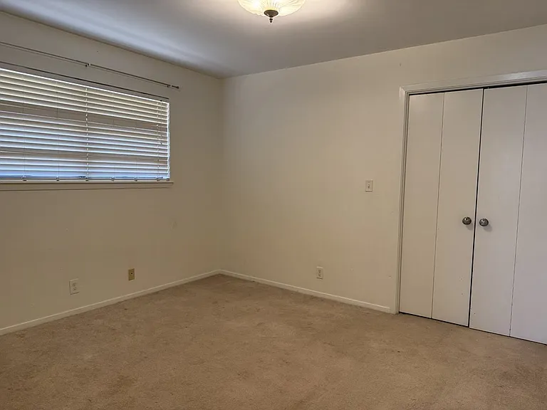 4211 Russell Dr — Photo 19