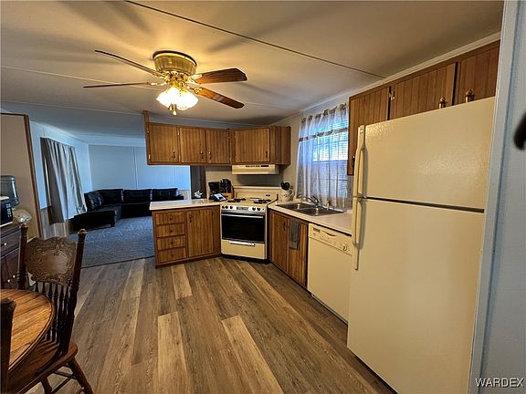 5th image of 2072 Sweetwater Drive