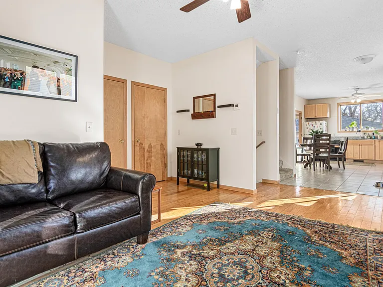 1012 Burgess St — Photo 2