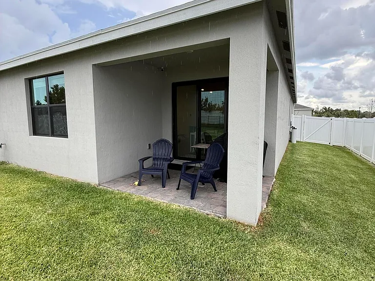 1653 NE Ocean Dunes Dr — Photo 23