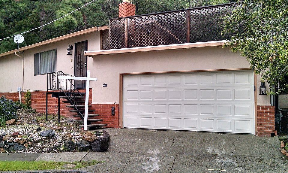 2nd image of 2255 Strang Ave