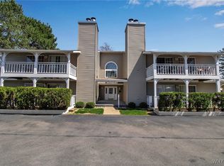 1260 Youngs Rd UNIT F, Williamsville, NY 14221