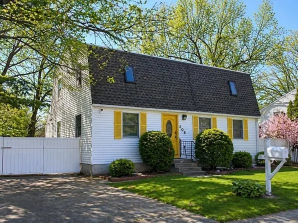 108 Barre St, Springfield, MA 01119