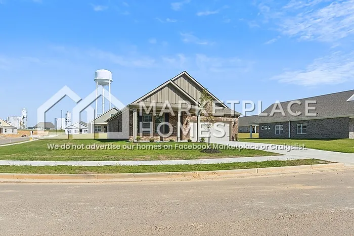 2070 Hyacinth Ln — Photo 2