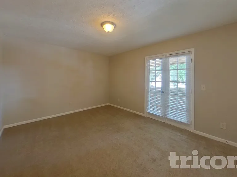 1422 Mistyglen Ln — Photo 11