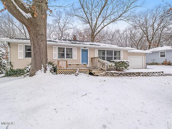3rd image of 7122 Leawood St