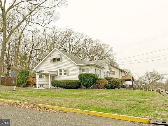 2nd image of 102 Woodlynne Ave