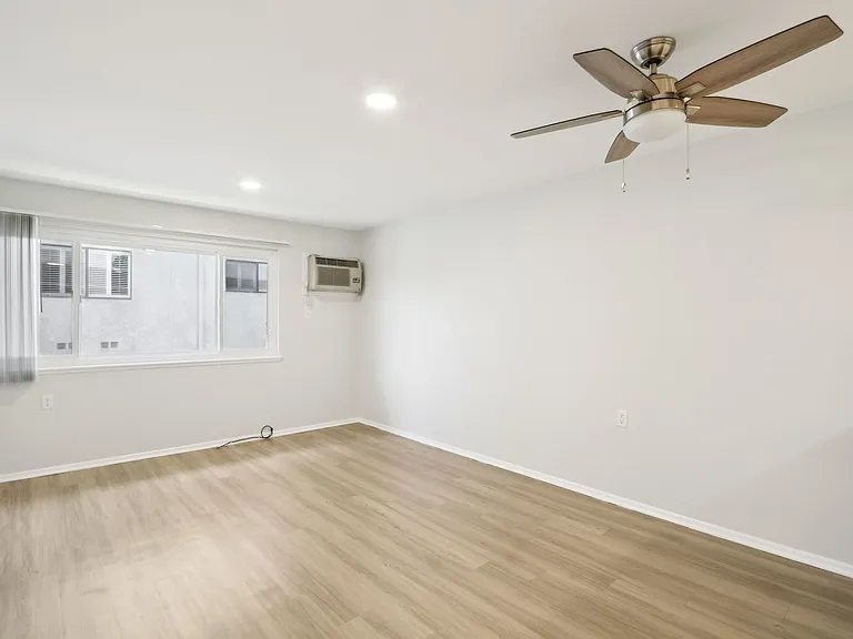 5405 Lindley Avenue — Photo 27