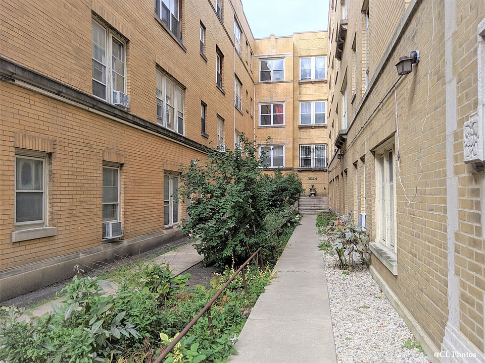 1st image of 3024 W Palmer Blvd #302