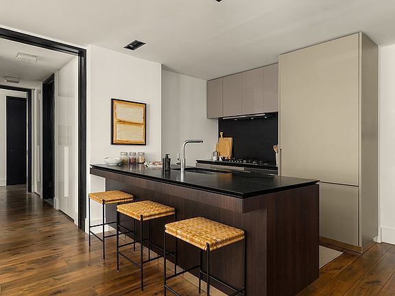 4th image of 155 W 18th St APT 502