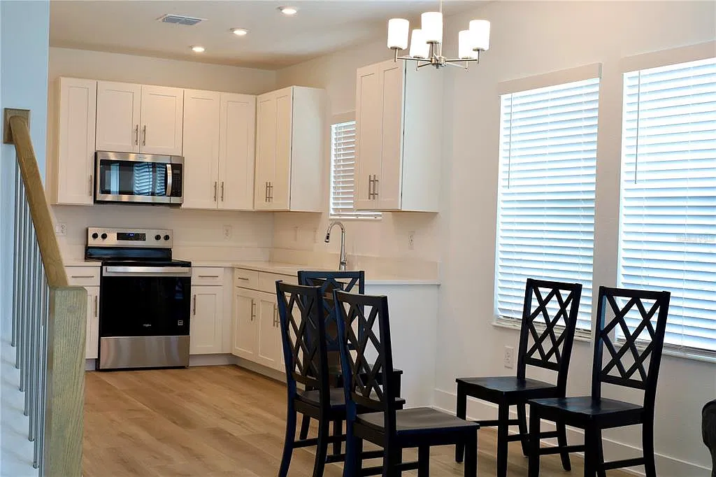 5 bed, 4.0 bath, 1993 sqft, $7,500 — Photo 4