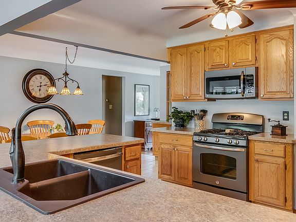 4th image of 12034 Brewster St