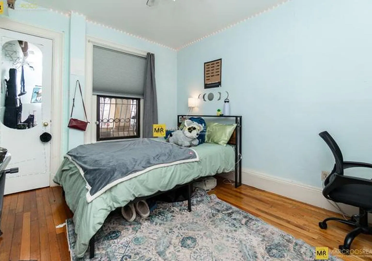 Spacious 5 Bed / 2 Bath Fenway Apartment w/ Private Patio H/HW Included — Photo 2