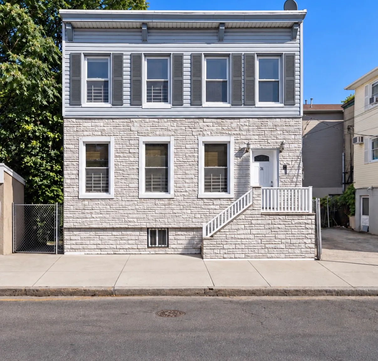 2 bed, 700 sqft, $2,900 — Photo 1