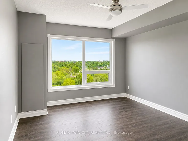 237 King St W #703 — Photo 7