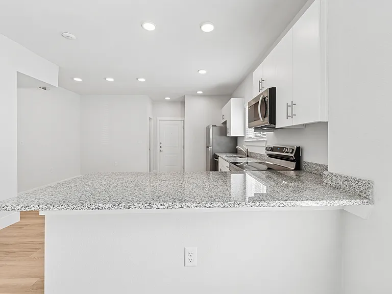 Ensign Apartments — Photo 34