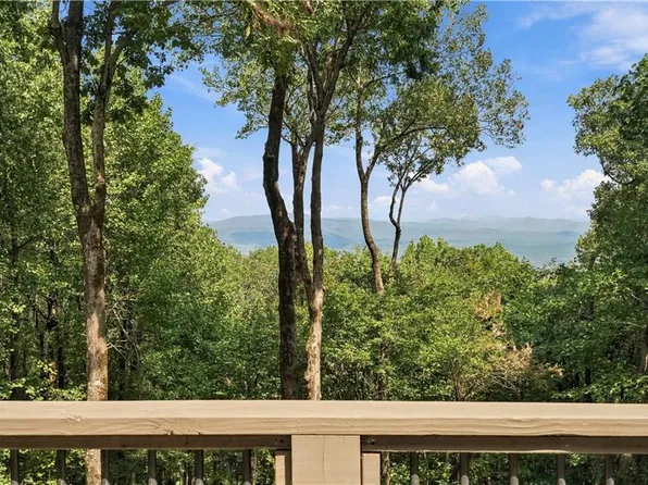 411 Sanderlin Mountain Dr S, Big Canoe, GA 30143