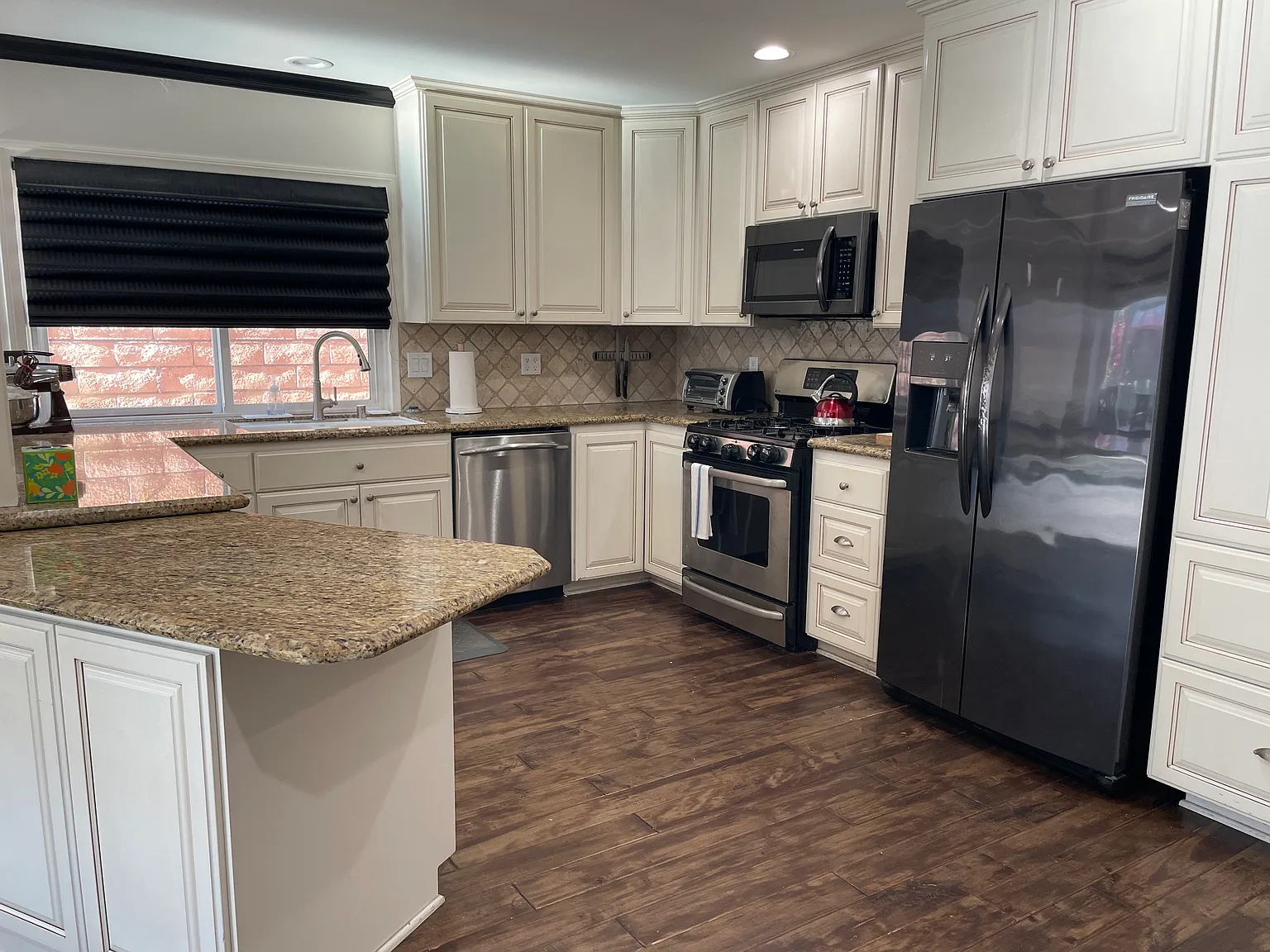3 bed, 1450 sqft, $5,900 — Photo 3