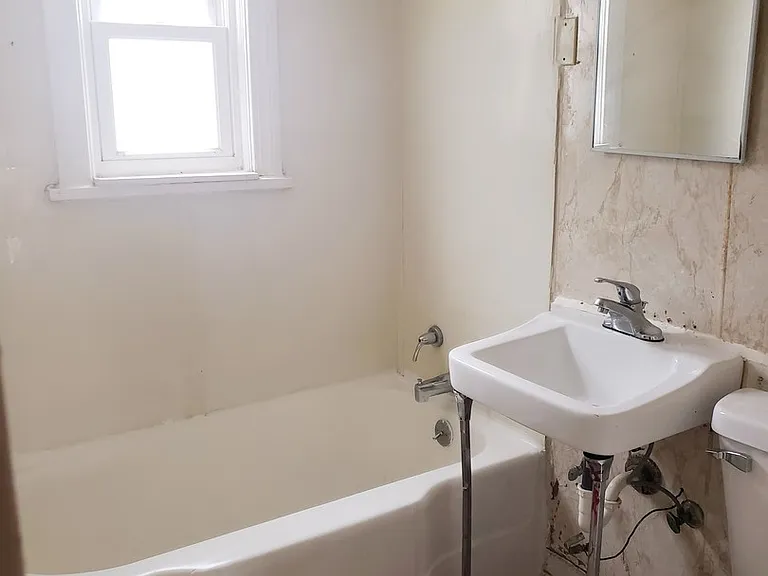 409 Hendry St — Photo 5