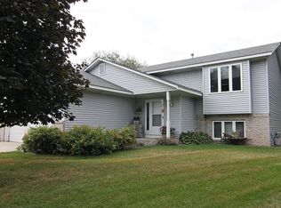 824 Bluff View Cir, Jordan, MN 55352