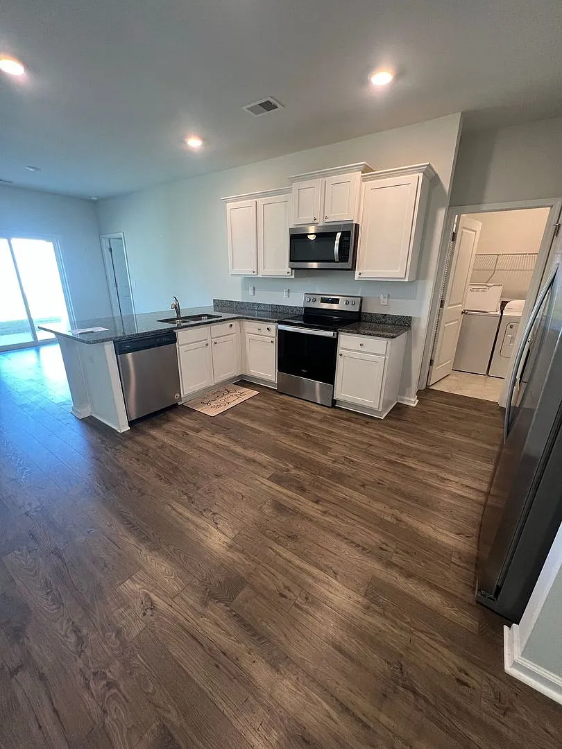 Building Photo - 377 Forestbrook Cove Cir