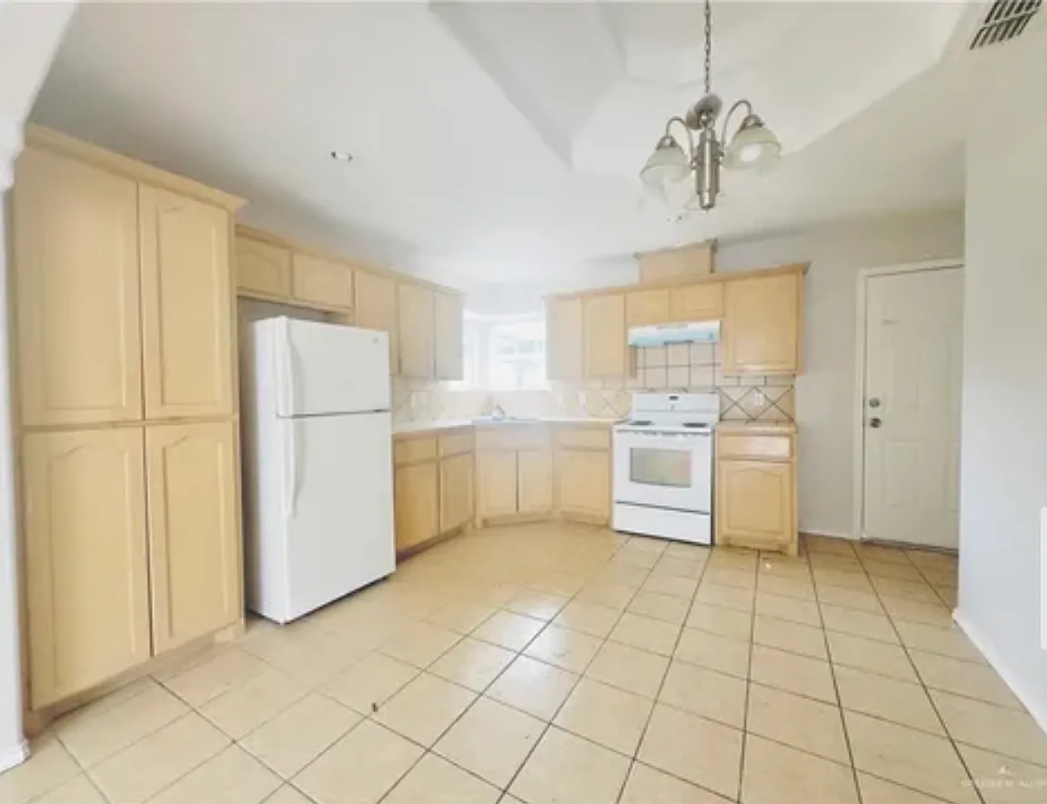 2 bed, 950 sqft, $825 — Photo 3