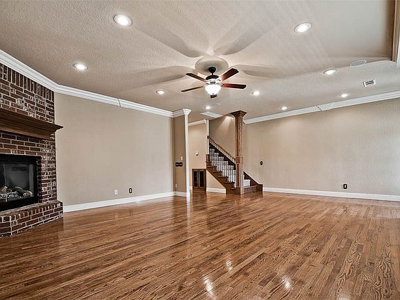 4th image of 3807 SW Staverton Dr