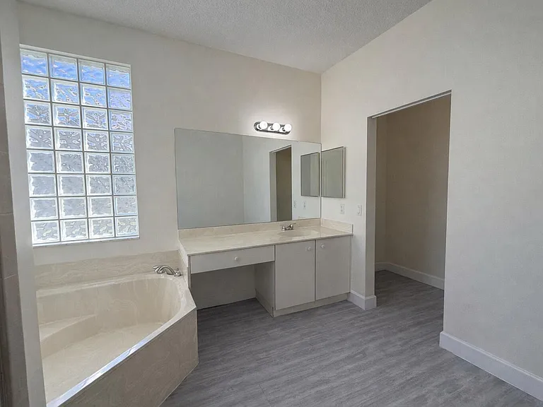 1168 Hatteras Cir — Photo 20