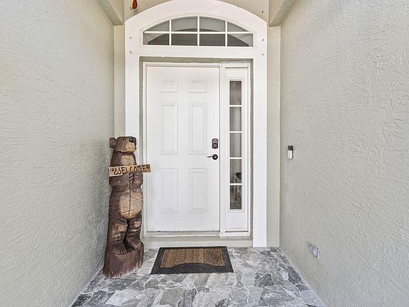 4th image of 524 SW Cyrilla Trail SW