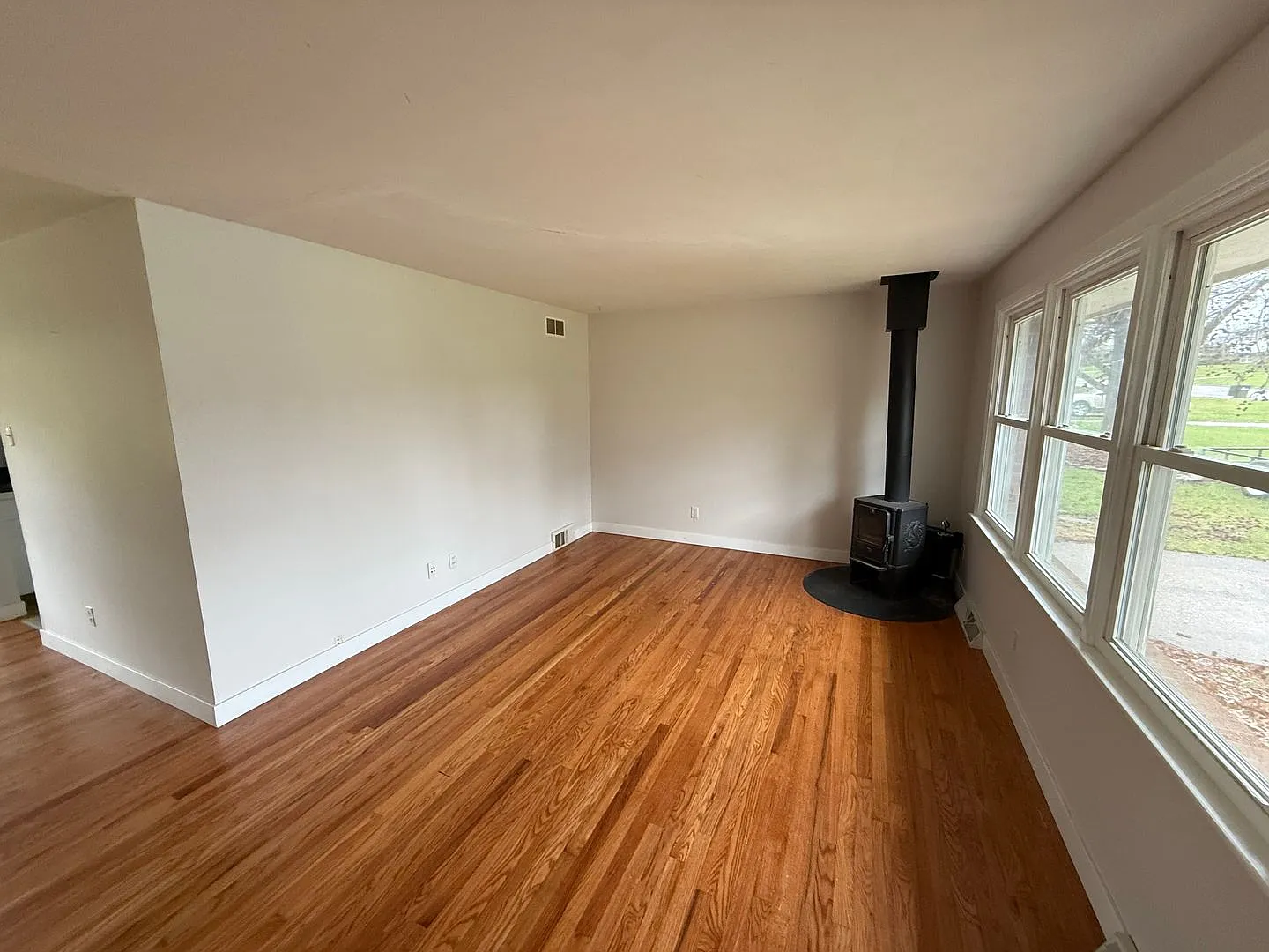 Charming 3-bed Home — Photo 4