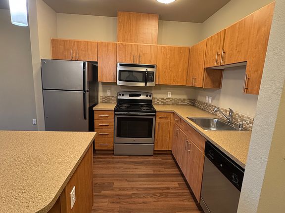 4th image of 975 NE Discovery Dr Unit 310
