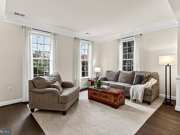 5th image of 301 Hillwood Ave