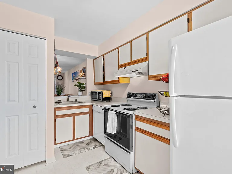 2125 Cedar Barn Way — Photo 5
