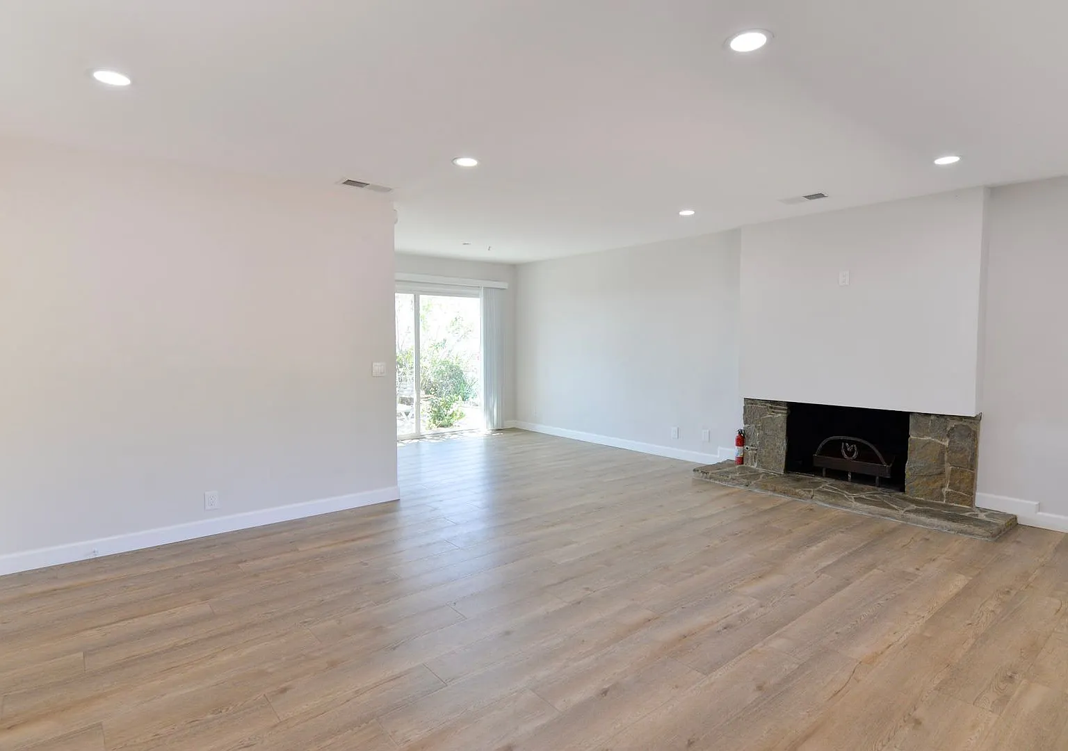 Coastal Elegance from Remodeled 3 Bedroom home with amazing Ocean Views on Cul-de-sac street! — Photo 3