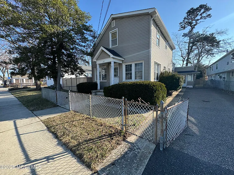 207 Ocean Gate Ave — Photo 1