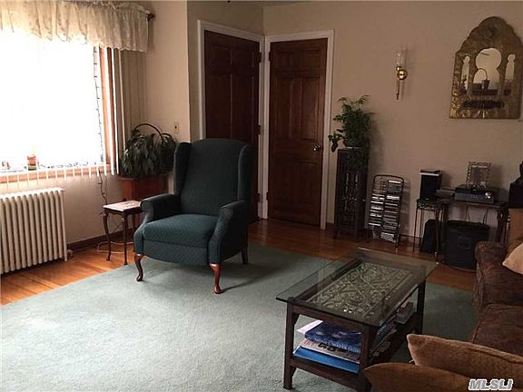 2nd image of 8 Crestfield Pl