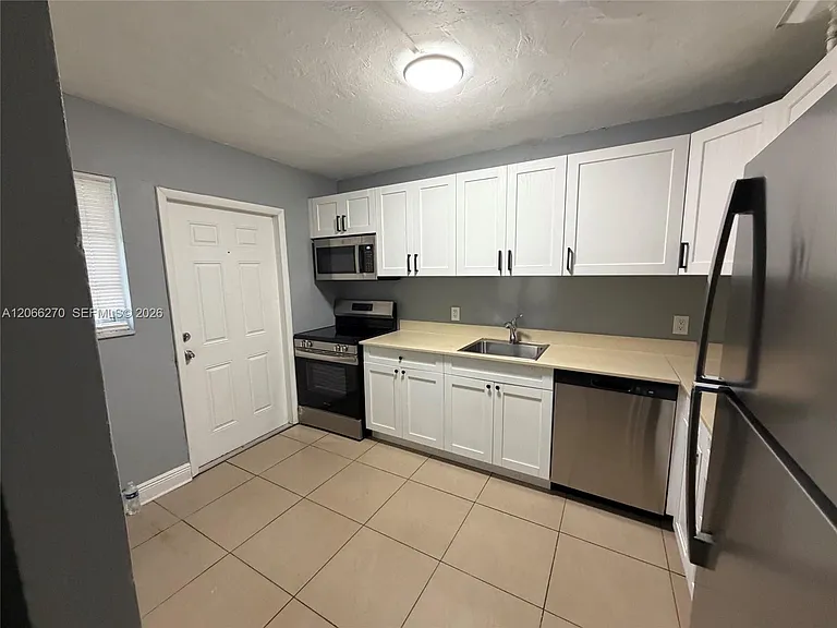 1516 SW 5th Pl #1-4 — Photo 5
