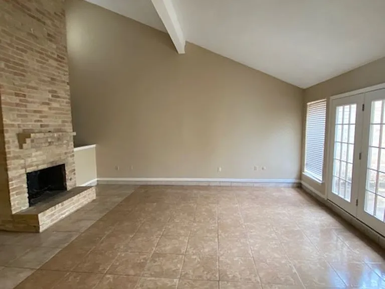 2710 Quail Creek Dr — Photo 3