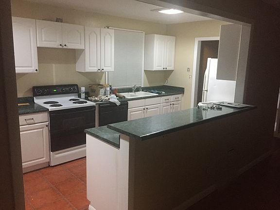 3rd image of 918 Brookhaven Dr